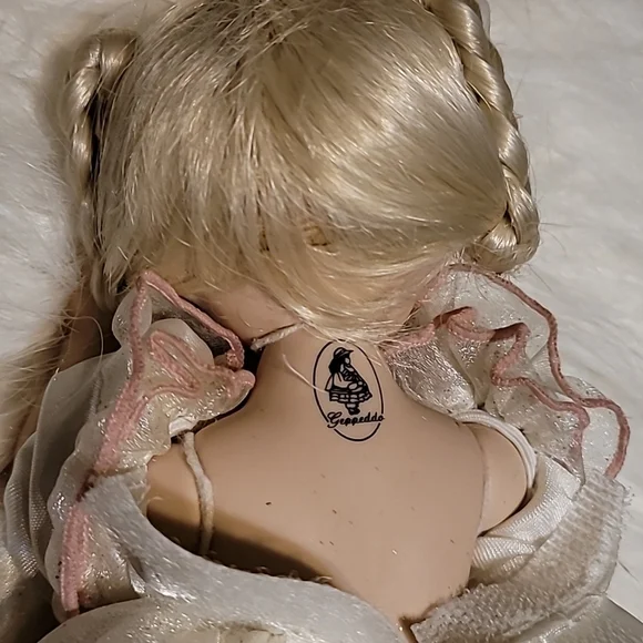 Geppeddo little ladies collection porcelain doll‎ 8" doll. - Picture 5 of 8